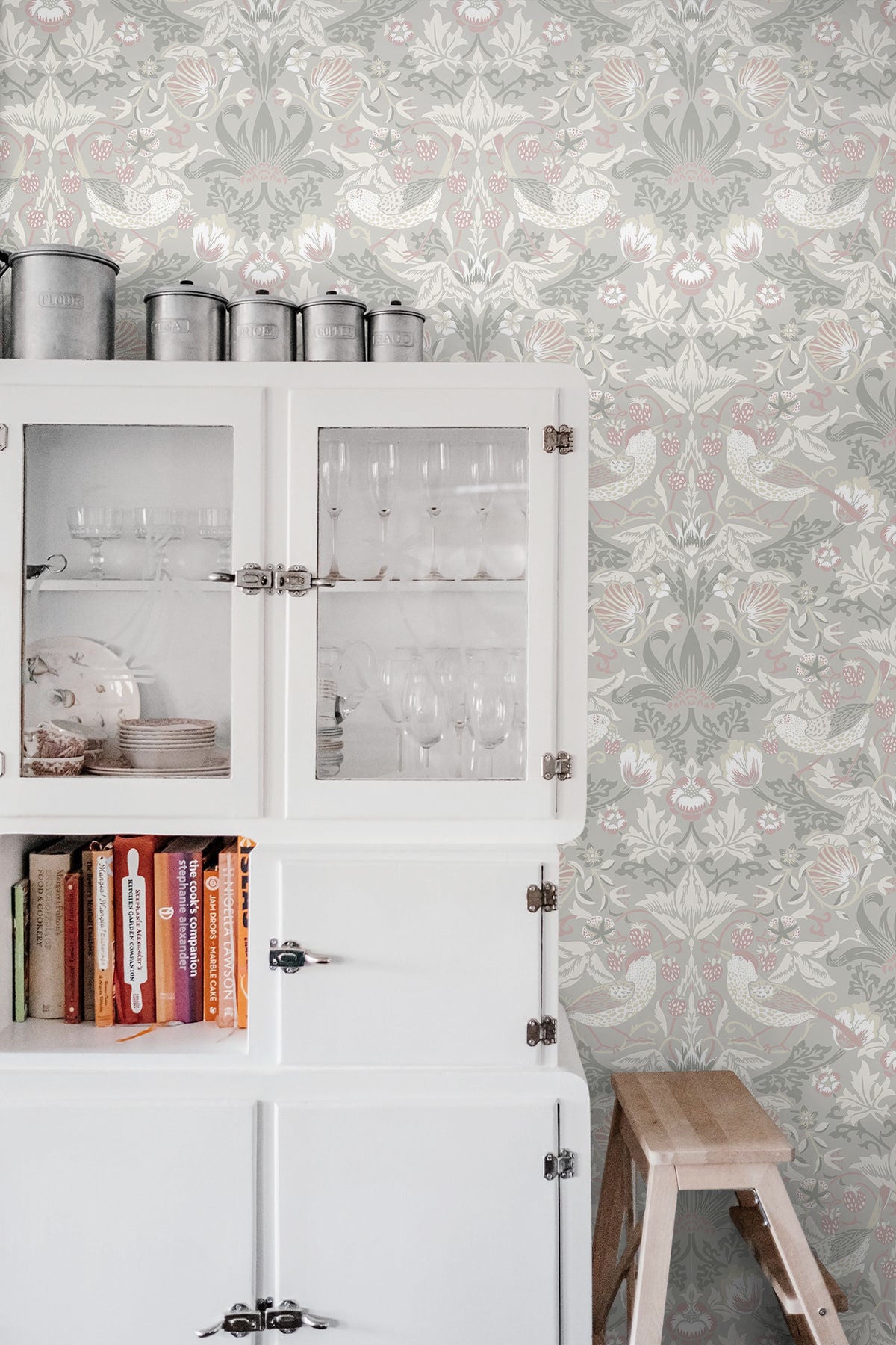 Fragaria Garden Wallpaper by Seabrook Designs