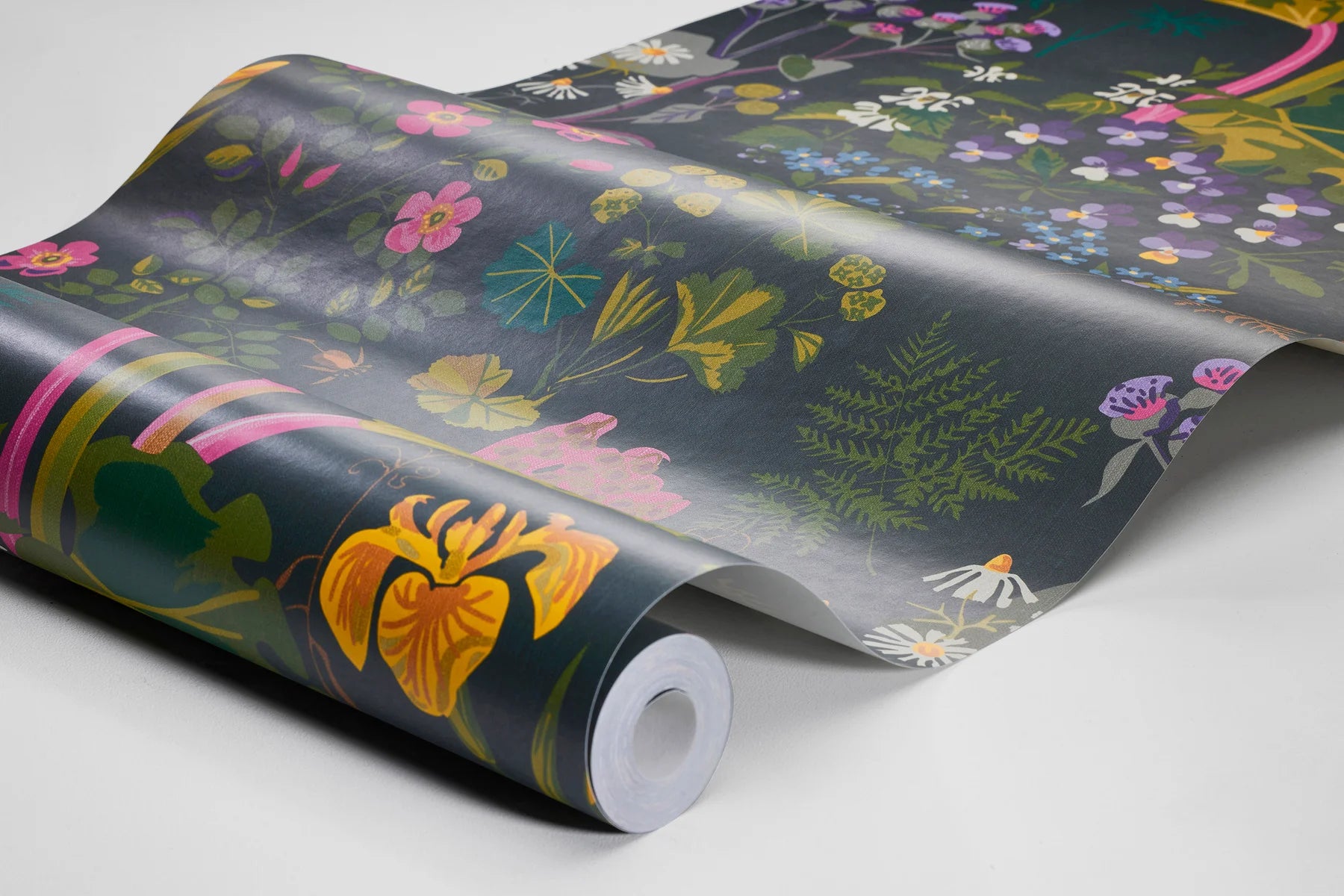 Gocken Jobs Rabarber Wallpaper by Boråstapeter