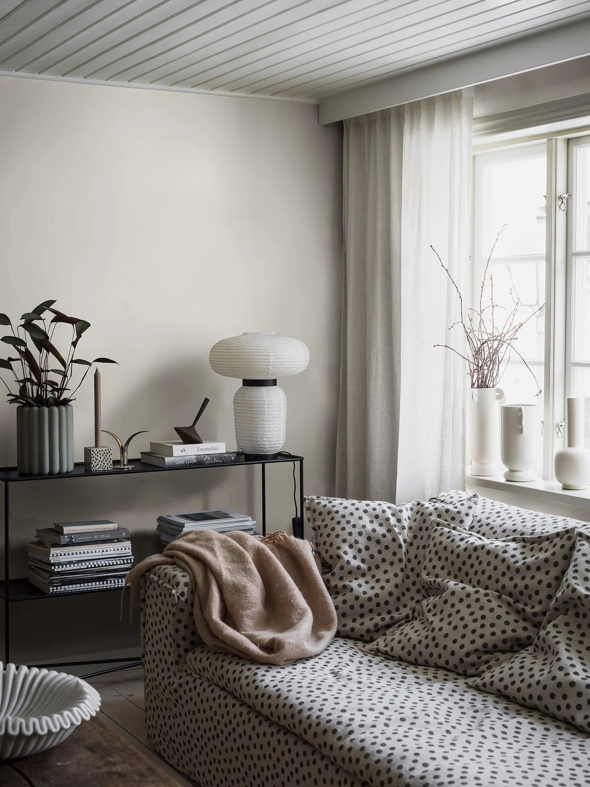 Linen wallpaper by BoråsTapeter