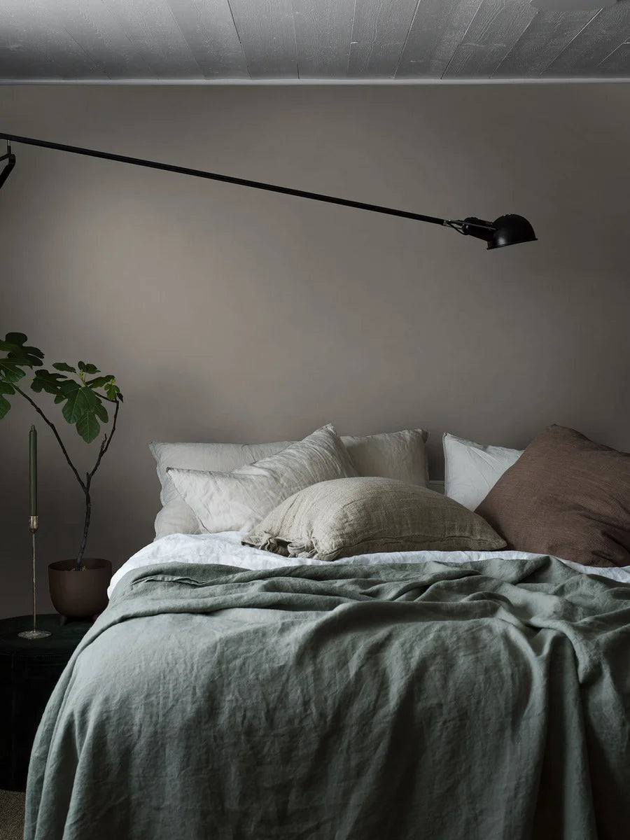 Linen wallpaper by BoråsTapeter