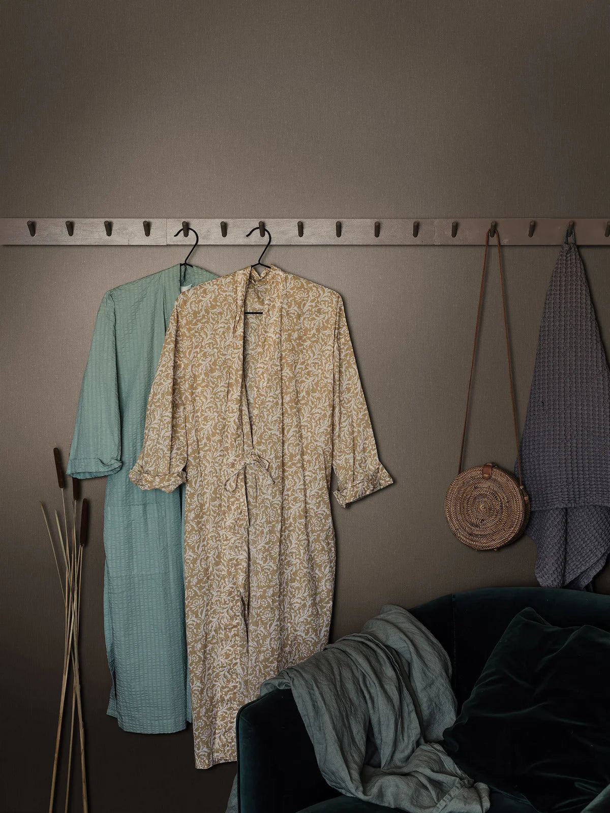 Linen wallpaper by BoråsTapeter