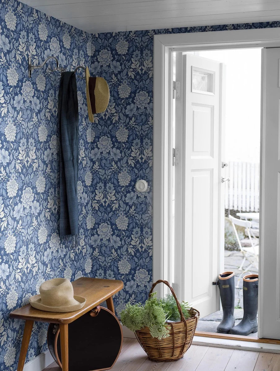 Dahlia Garden Wallpaper by Boråstapeter