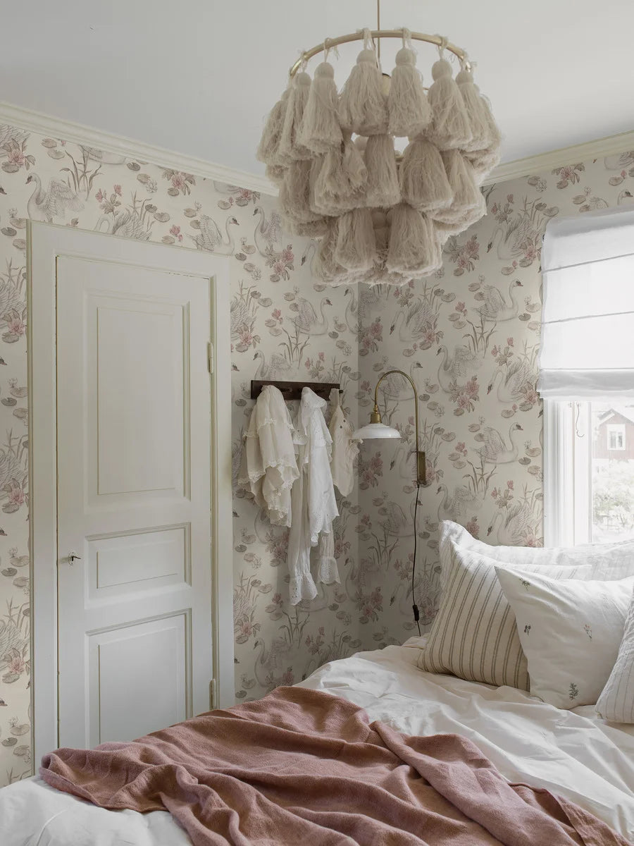 Lily Swan Wallpaper by BoråsTapeter