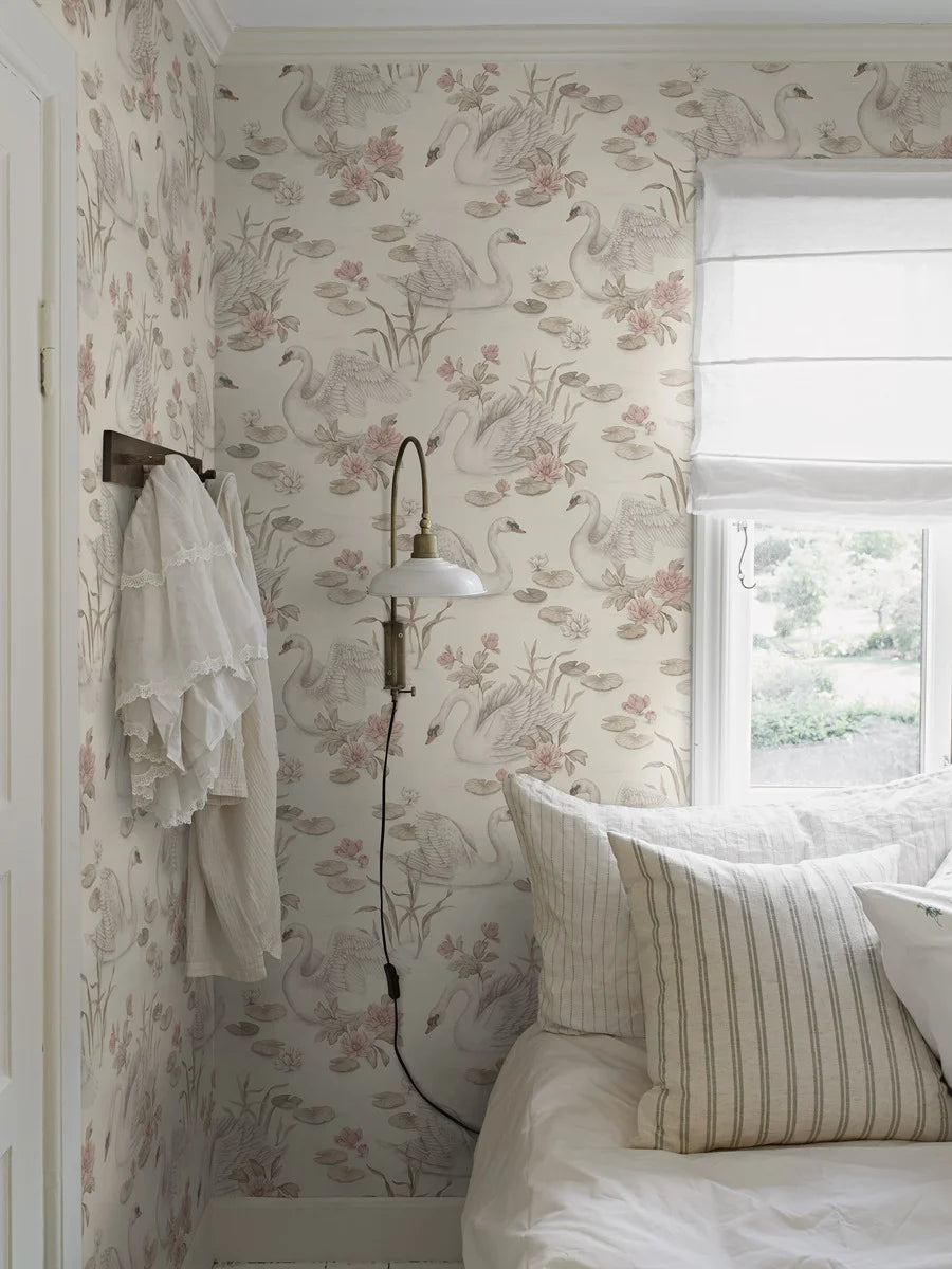 Lily Swan Wallpaper by BoråsTapeter