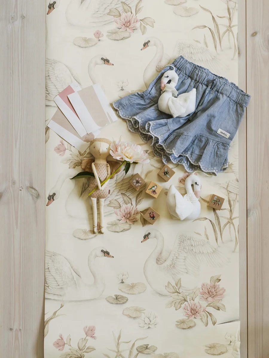 Lily Swan Wallpaper by BoråsTapeter