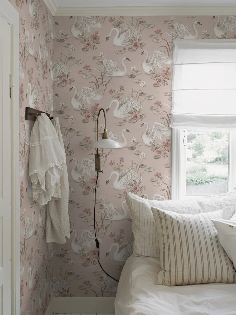 Lily Swan Wallpaper by BoråsTapeter