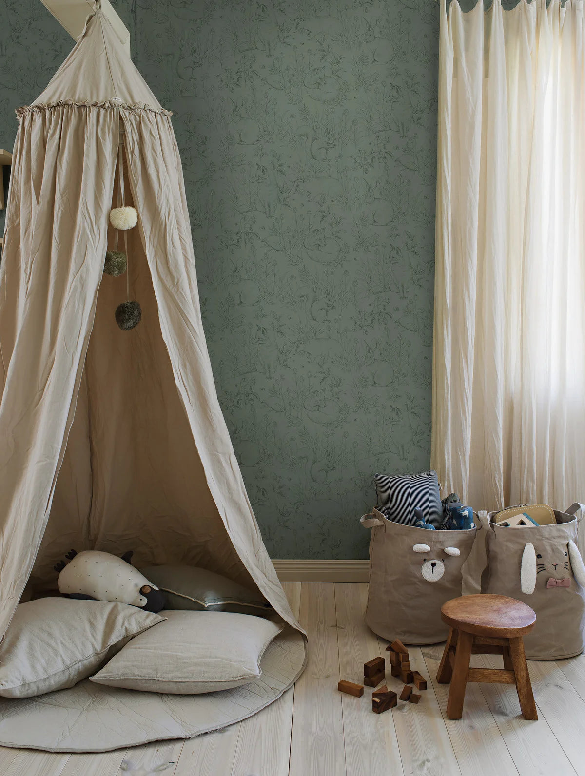 Forest Friends wallpaper by Boråstapeter