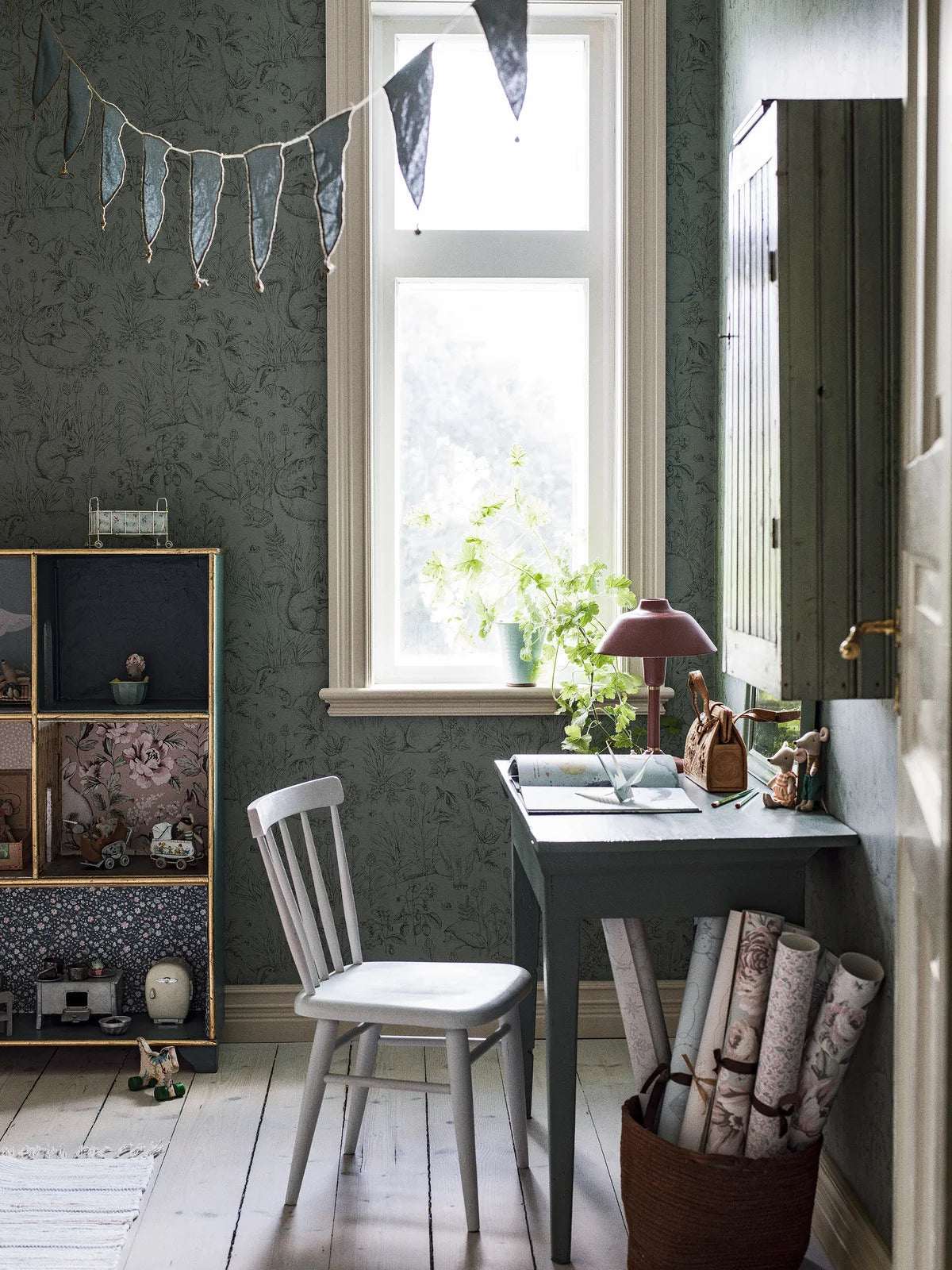 Forest Friends wallpaper by Boråstapeter