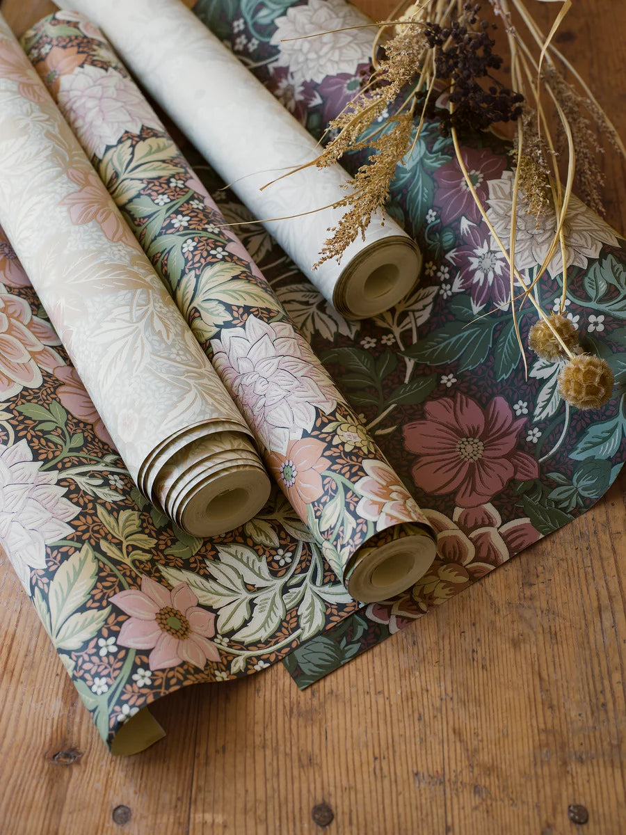 Dahlia Garden Wallpaper by Boråstapeter