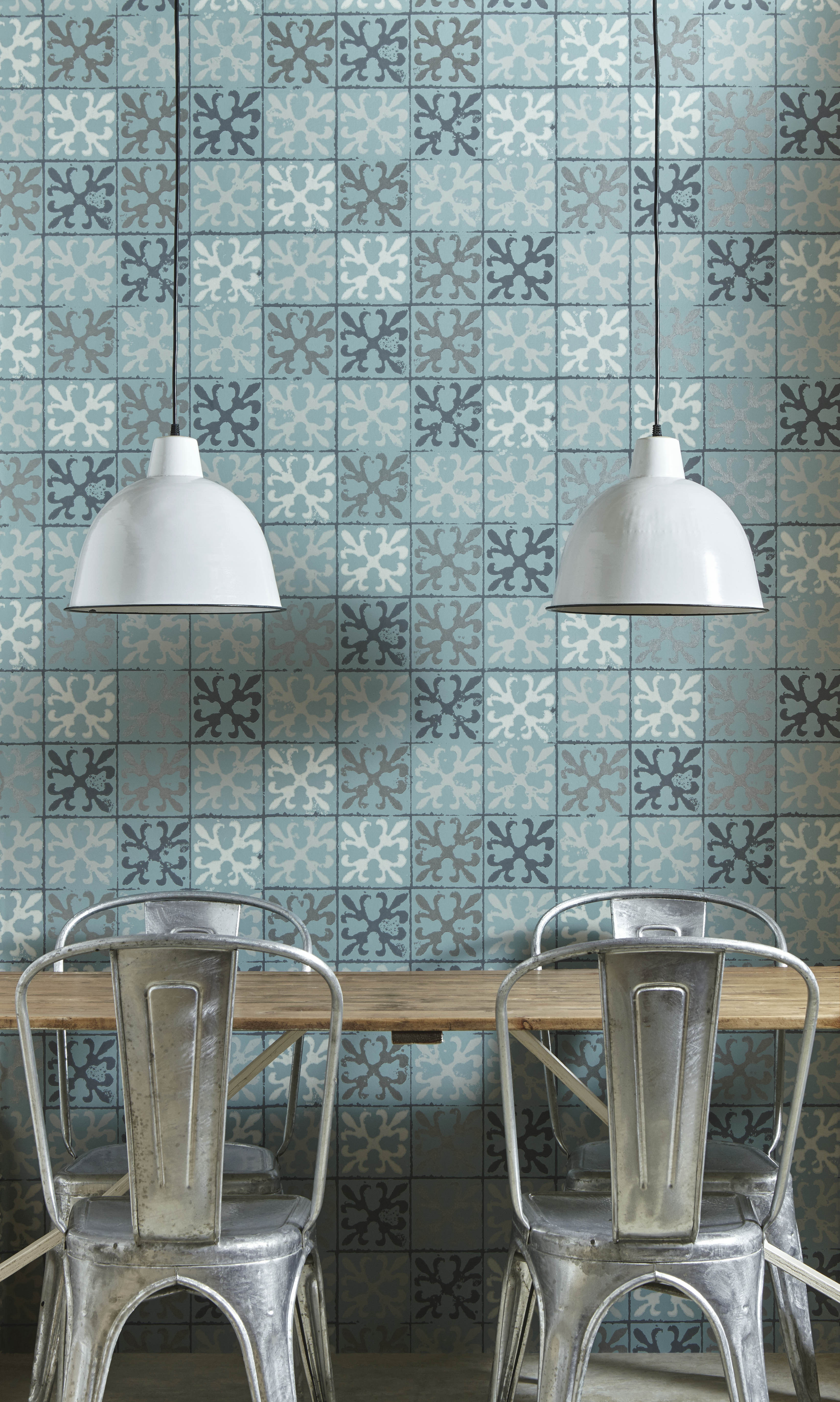 Fleur de Lys Tile Wallpaper