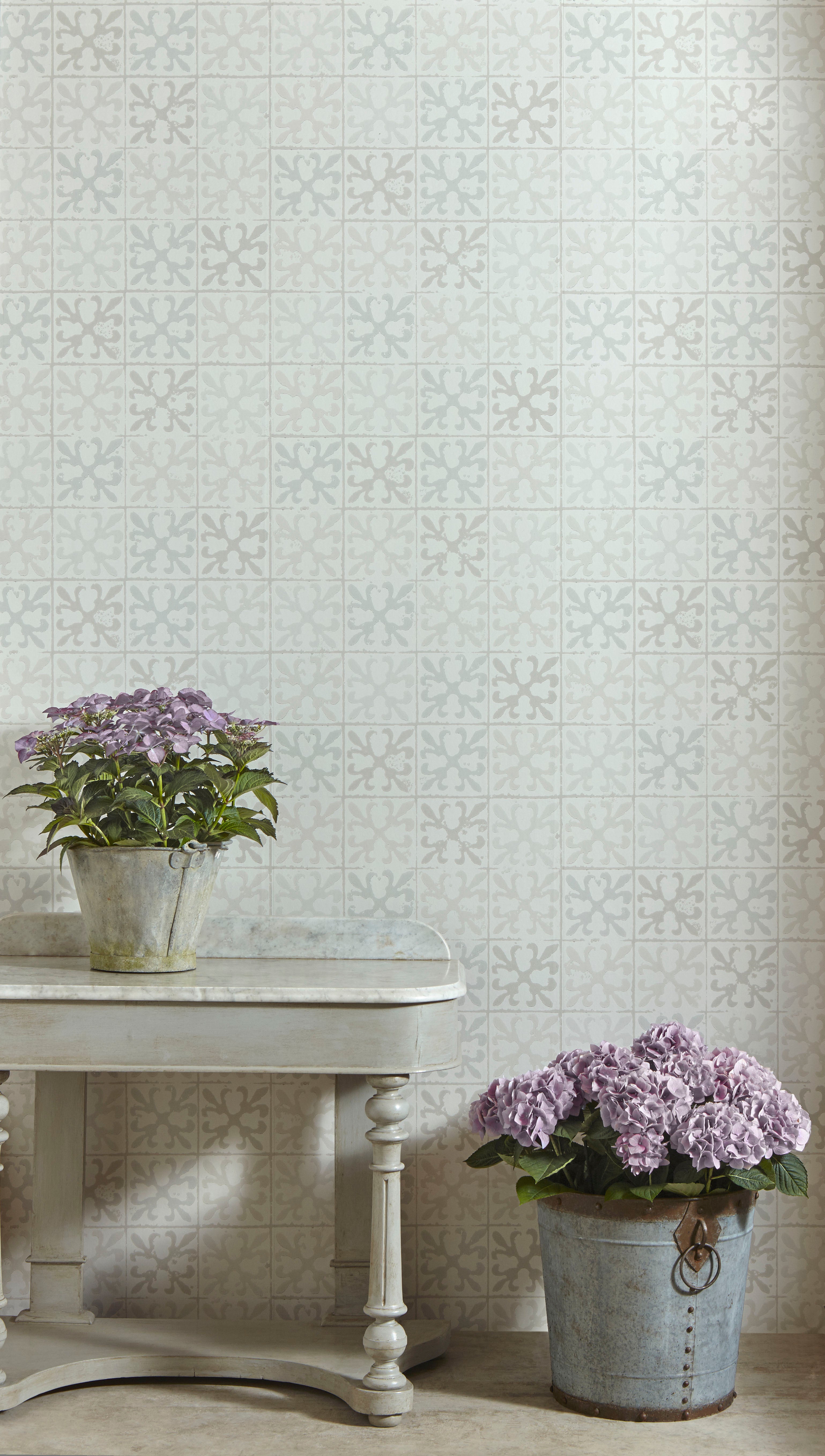 Fleur de Lys Tile Wallpaper