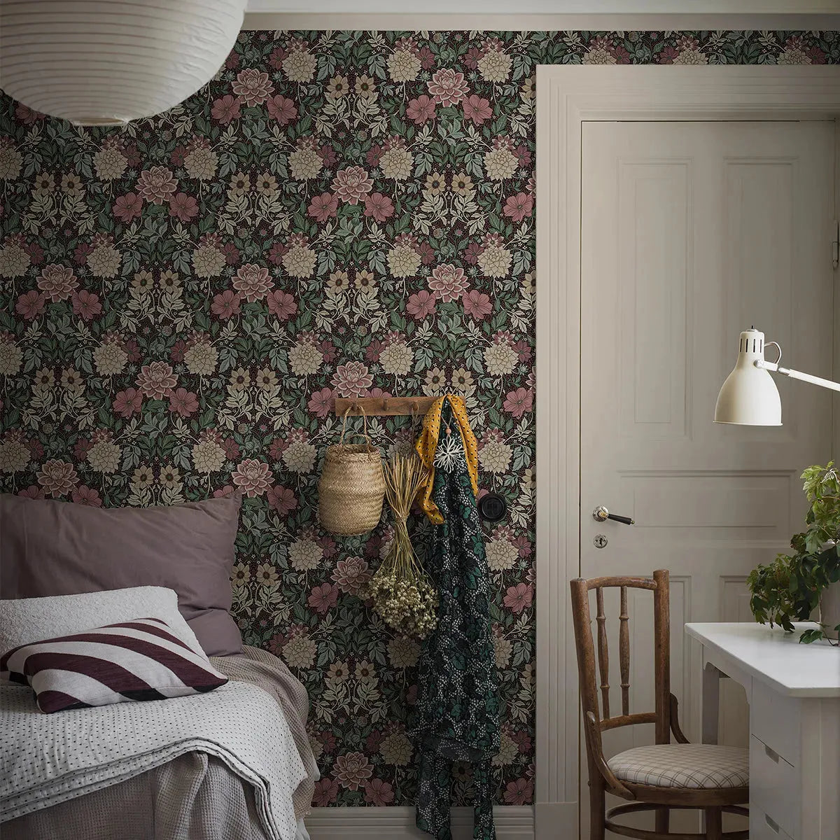 Dahlia Garden Wallpaper by Boråstapeter