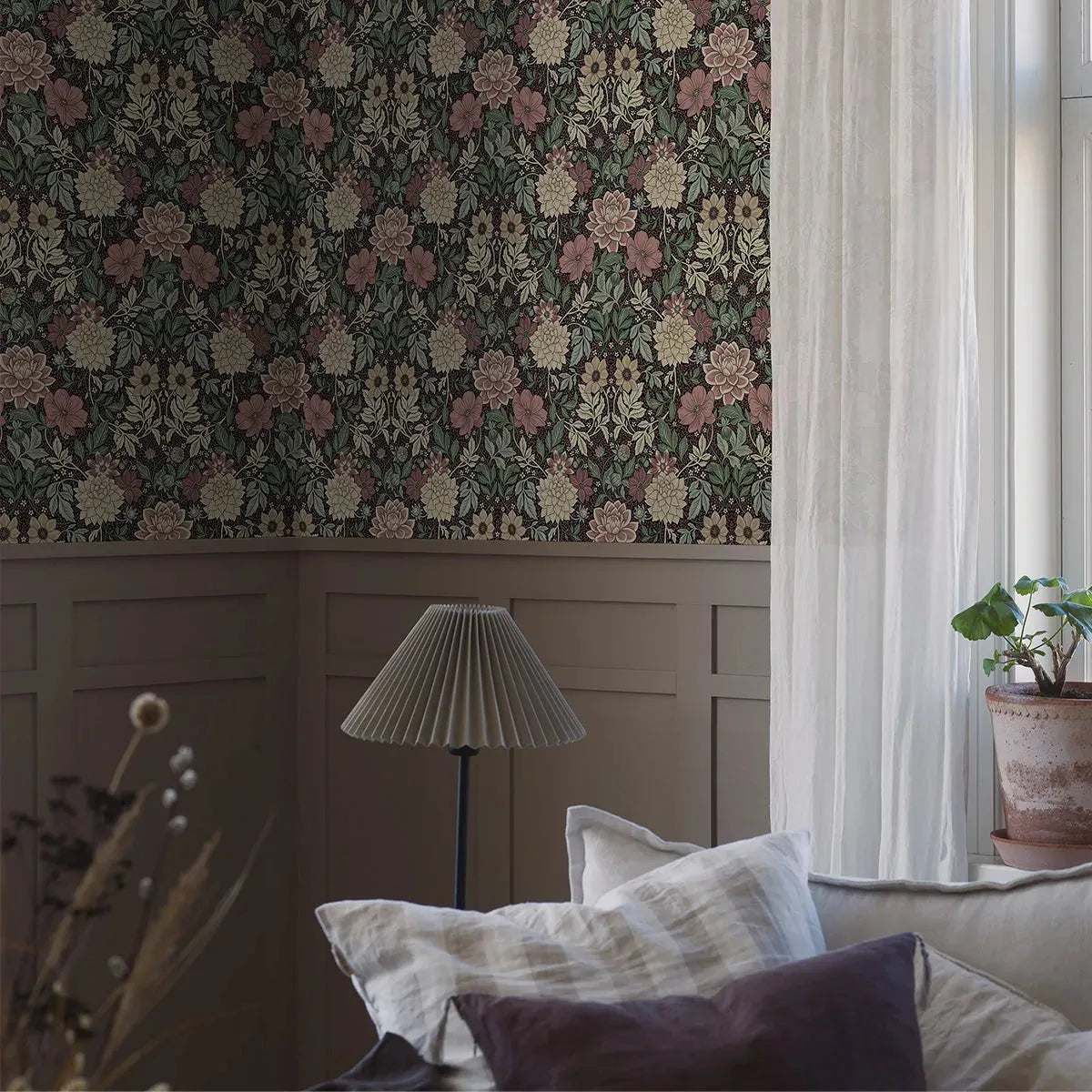 Dahlia Garden Wallpaper by Boråstapeter