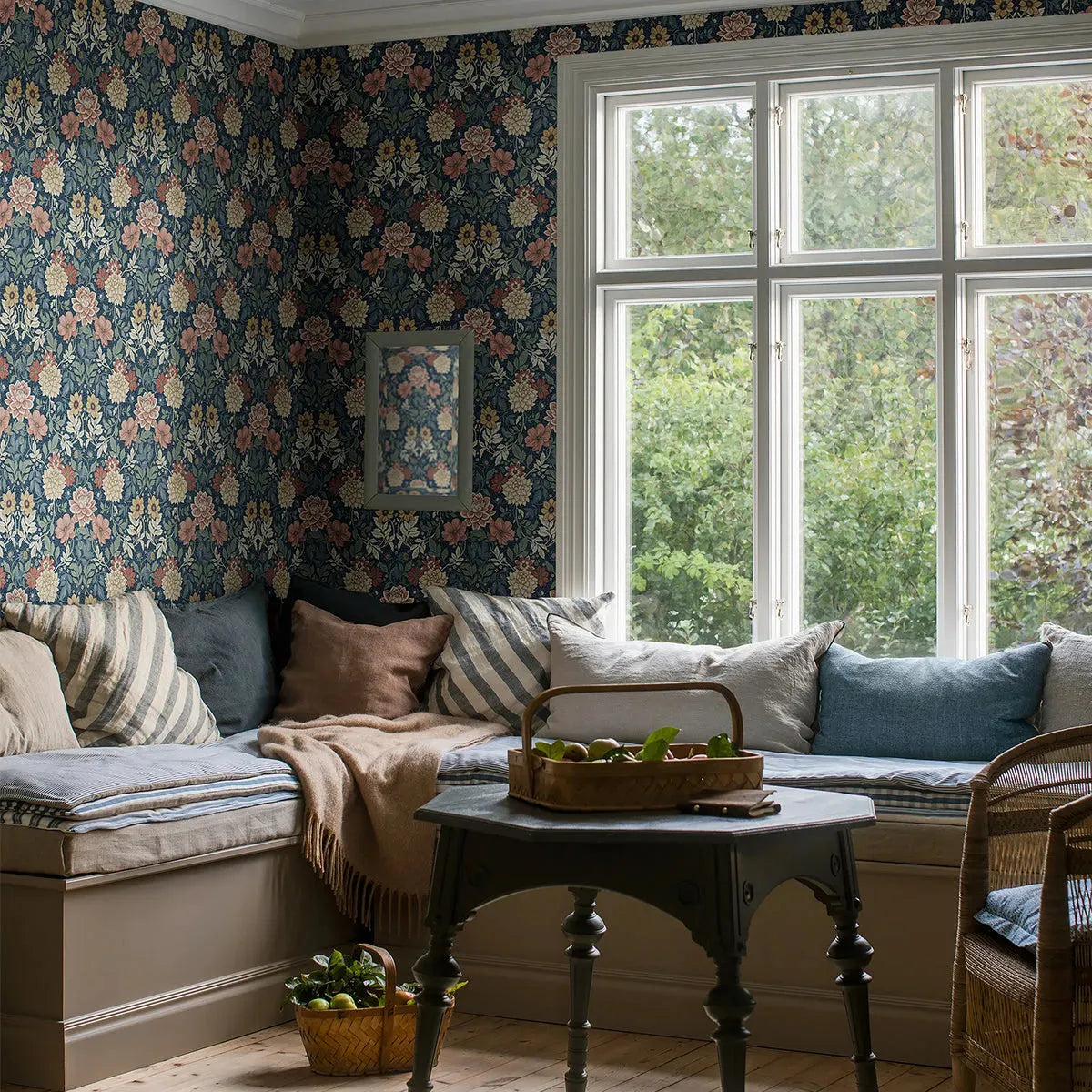 Dahlia Garden Wallpaper by Boråstapeter