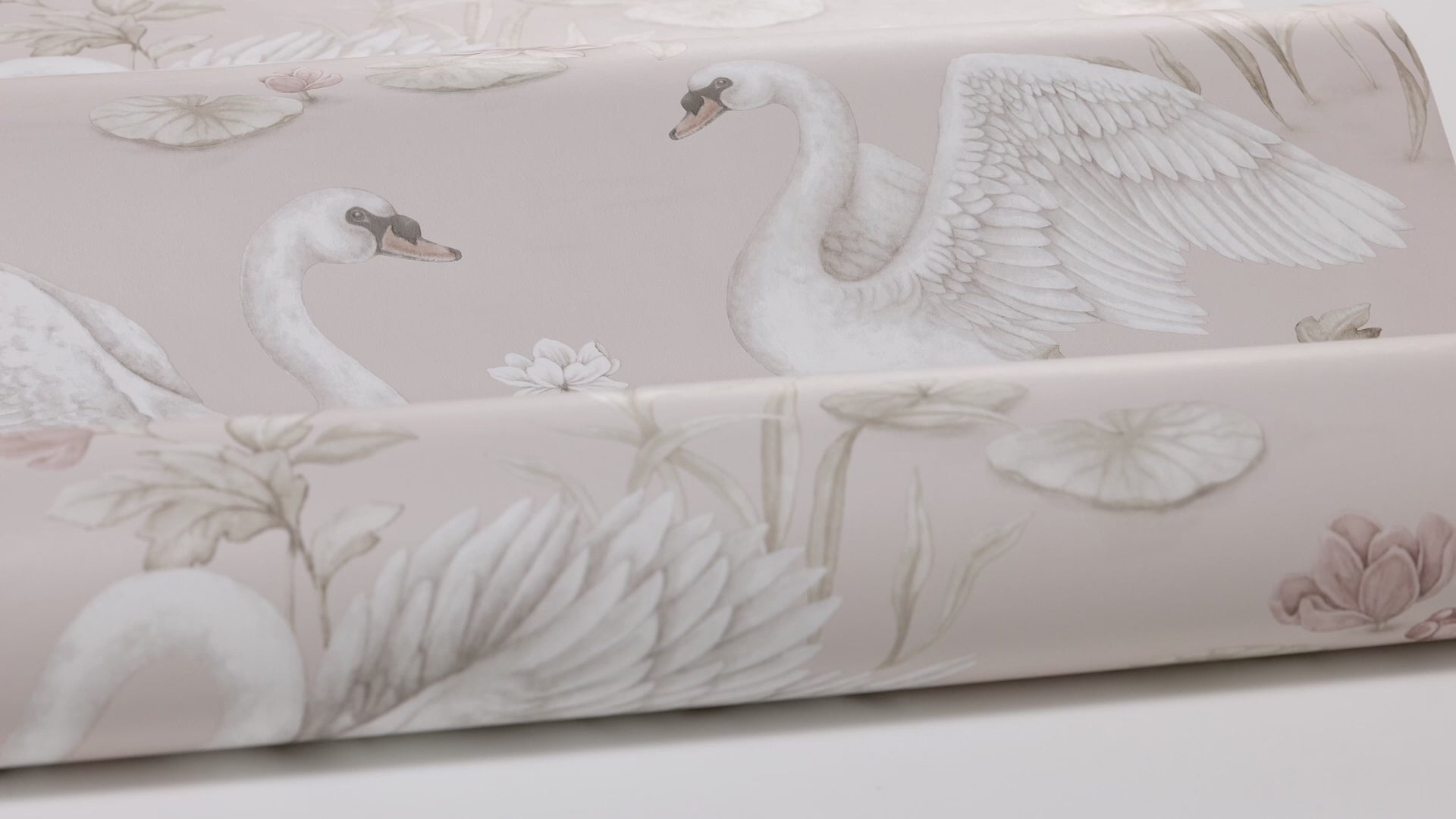 Lily Swan Wallpaper by BoråsTapeter